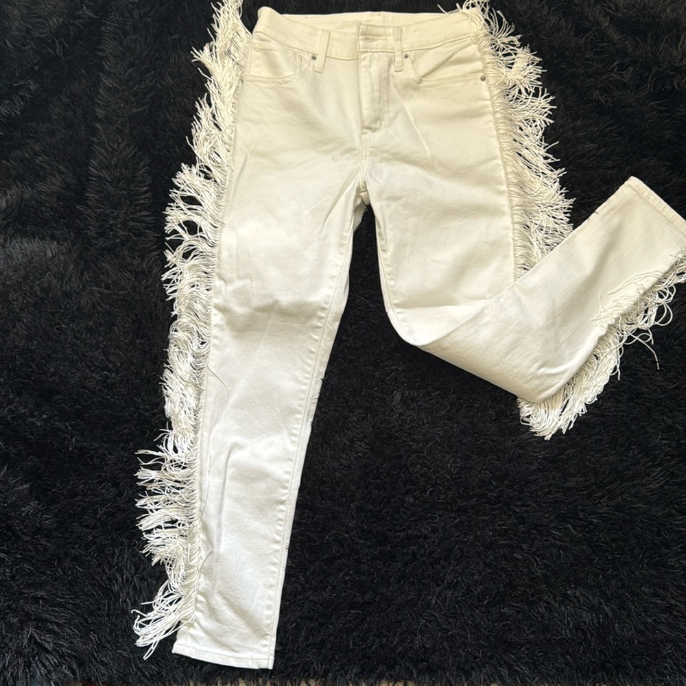 Levi’s high-rise skinny ankle size 27 fringe white jeans
